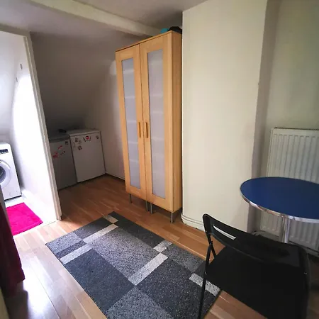 Kwatera prywatna Privat In Zwei-zimmer-wohnung Als 2er Wg