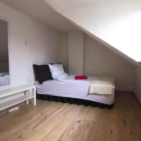 Privat In Zwei-zimmer-wohnung Als 2er Wg Homestay