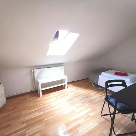 Privat In Zwei-zimmer-wohnung Als 2er Wg Homestay