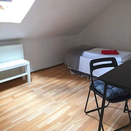Privat In Zwei-zimmer-wohnung Als 2er Wg *