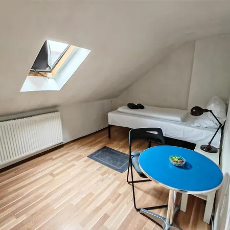 Privat In Zwei-zimmer-wohnung Als 2er Wg *