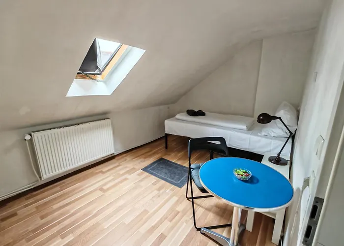 Privat In Zwei-zimmer-wohnung Als 2er Wg *