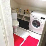 Privat In Zwei-zimmer-wohnung Als 2er Wg 홈스테이
